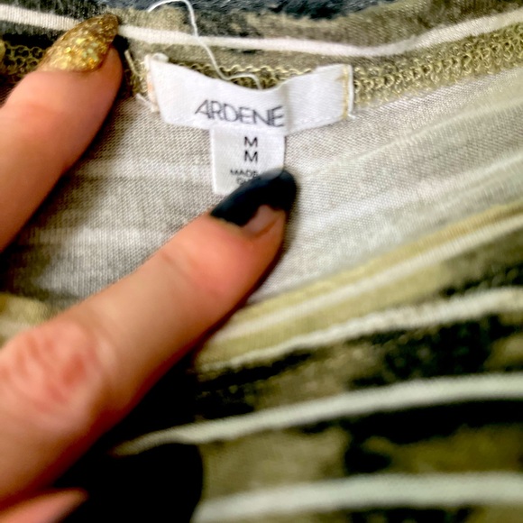 2 Size medium ardene tank tops - Picture 4 of 4